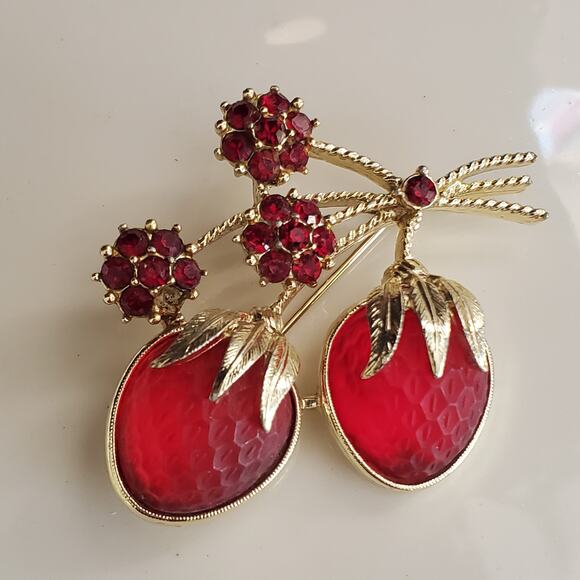 VTG Sarah Coventry Strawberry Festival Rhinestone Brooch 1966 Glass Fruit‎ READ - Picture 5 of 8